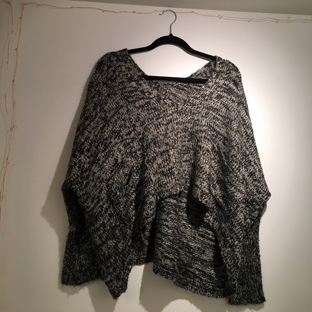 Brandy Melville Black and White Crop Sweater