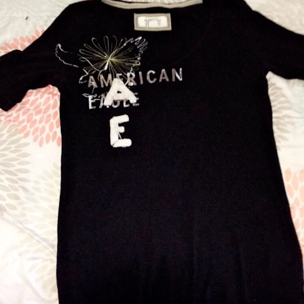 American Eagle quarter sleeve shirt