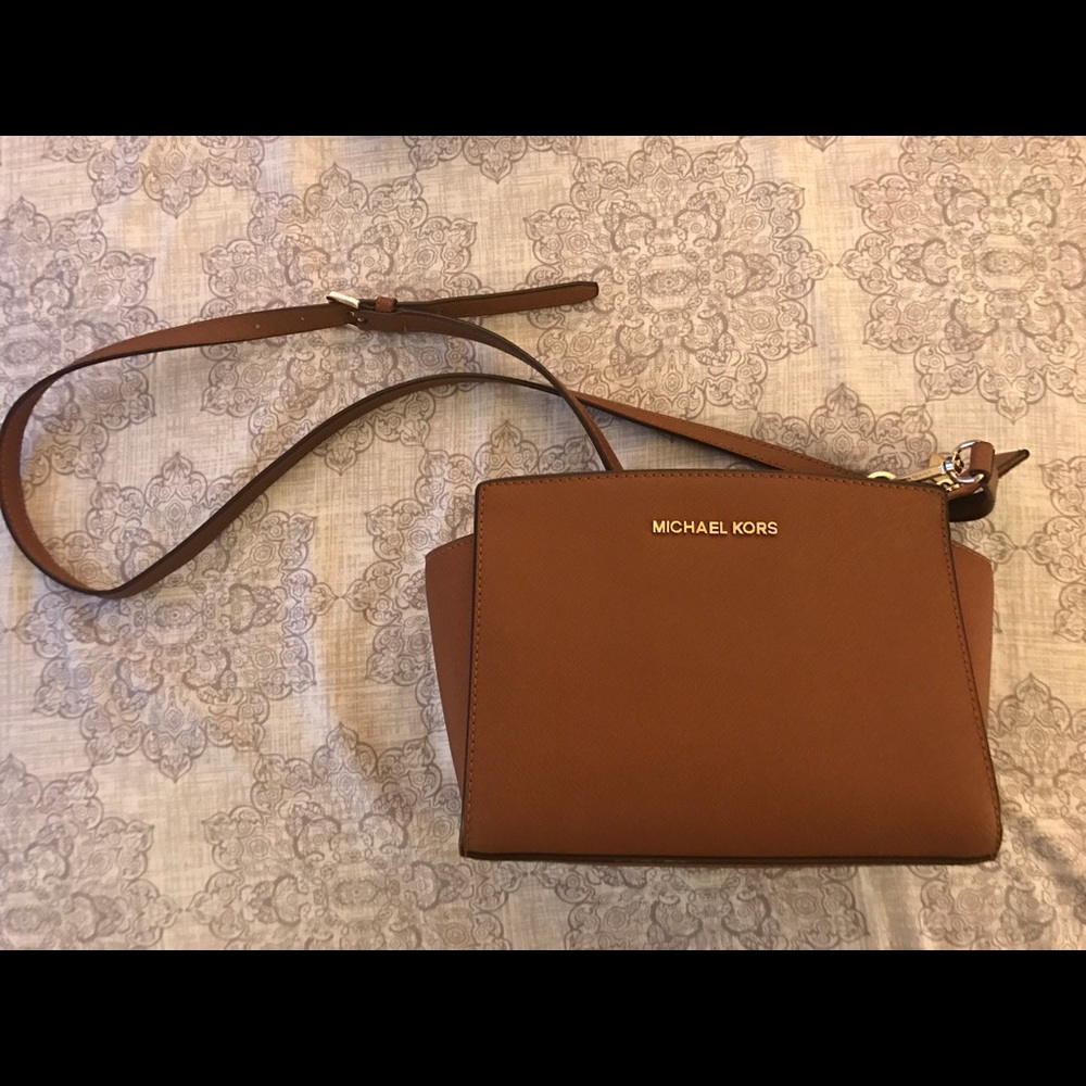 Michael Kors Medium Selma Saffiano Messenger