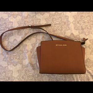 Michael Kors Medium Selma Saffiano Messenger
