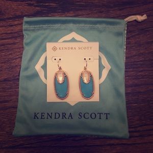 Kendra Scott Emmy earrings