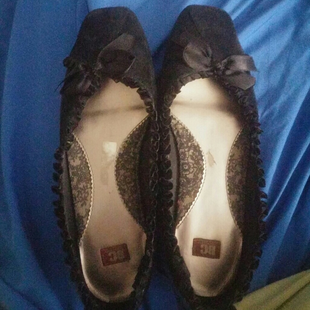 Black ballet flats