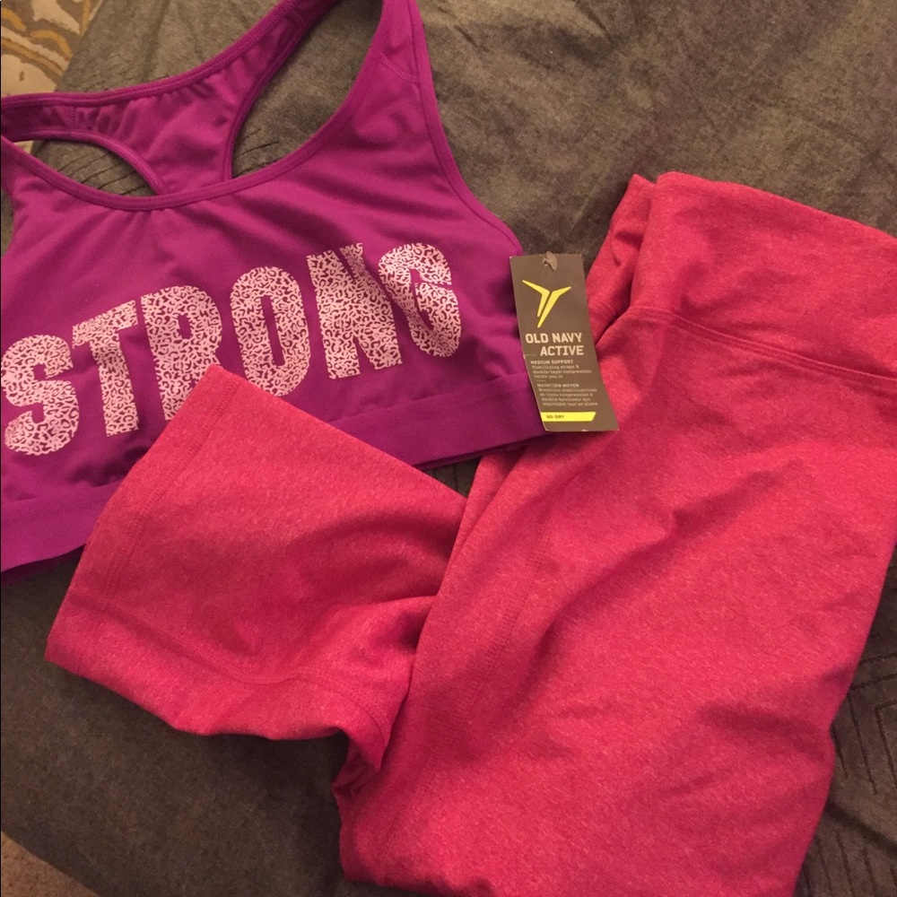 Old navy bra and cropped yoga pants