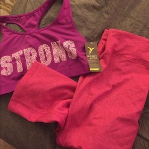 Old navy bra and cropped yoga pants