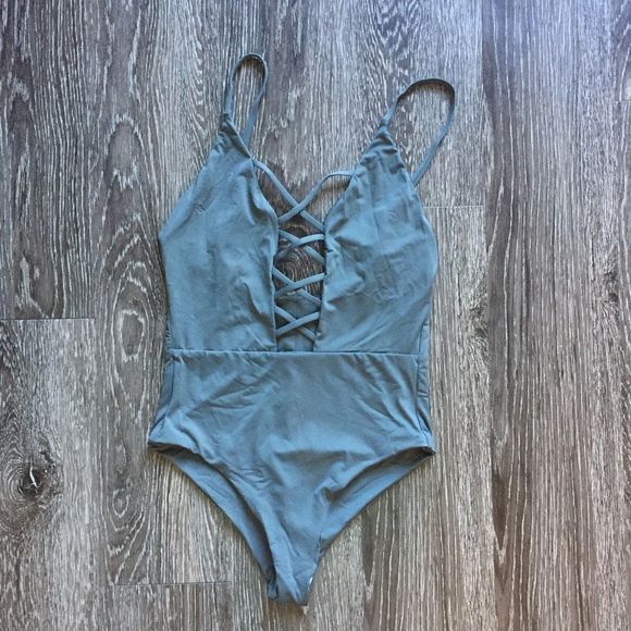 Seamless criss-cross one piece - Picture 3 of 8