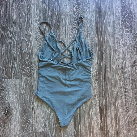 Seamless criss-cross one piece - Picture 4 of 8