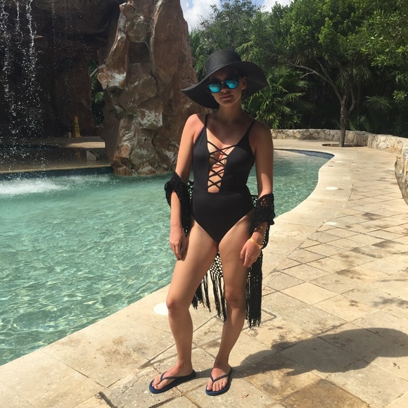 Seamless criss-cross one piece - Picture 6 of 8