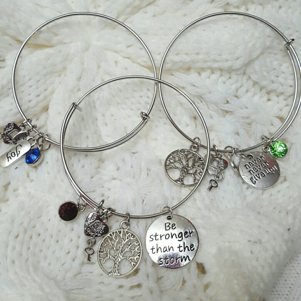 Adjustable bangle bracelet