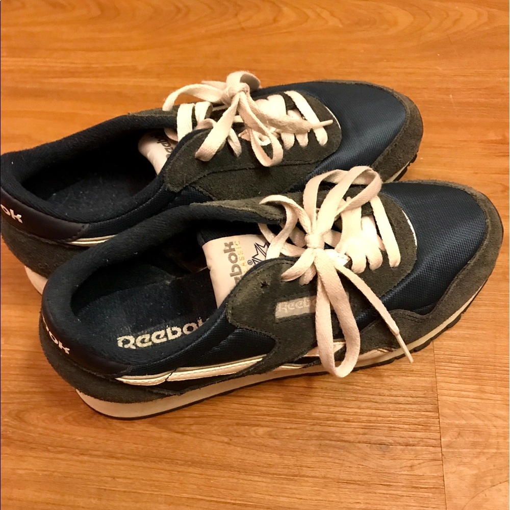 🎉PRICE DROP🎉 Navy Blue Reebok Classics