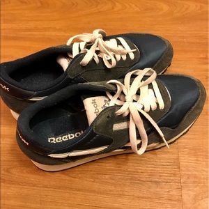 🎉PRICE DROP🎉 Navy Blue Reebok Classics