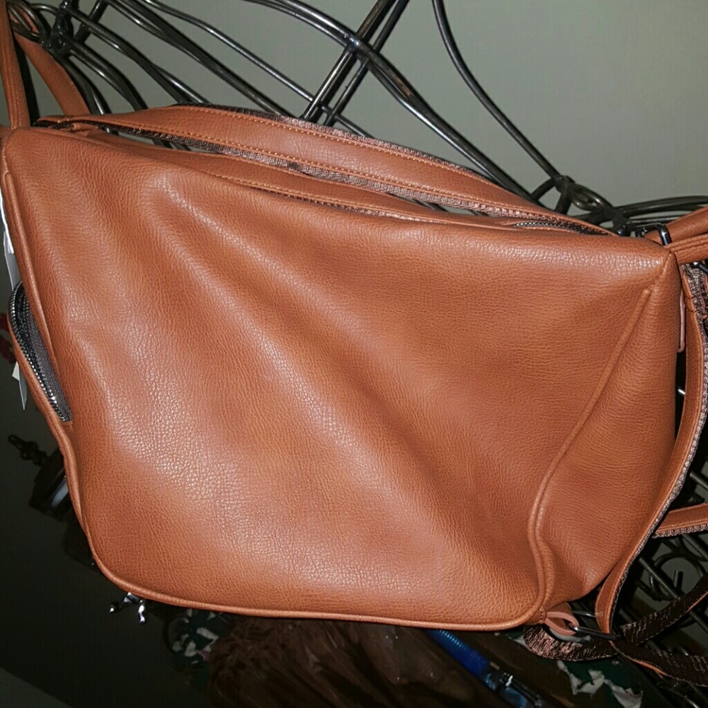 Versatile, New Expressions leather bag/backpack