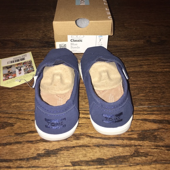 NWT TOMS toddler classic slip on in blue suede - Picture 2 of 2