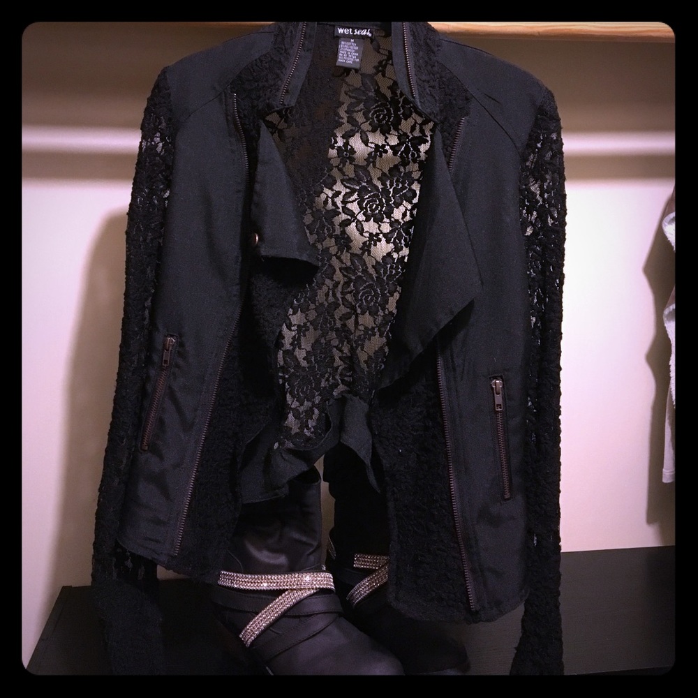 Black Lace Blazer 👯