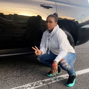 Meet your Posher, Chloe