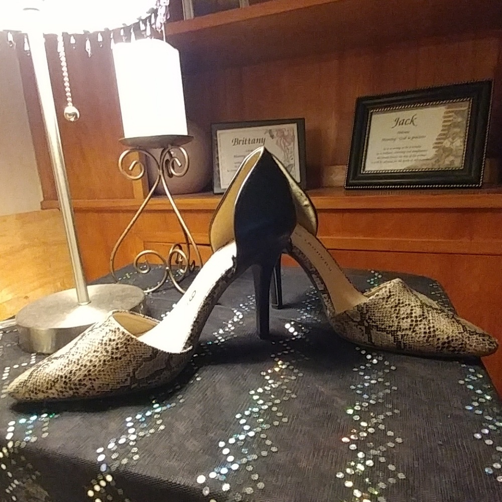 NWT sexy Snakeskin heels