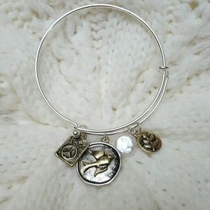 Adjustable bangle bracelet