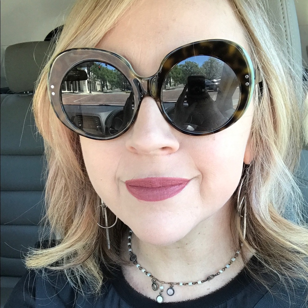 Meet your Posher, Lisa