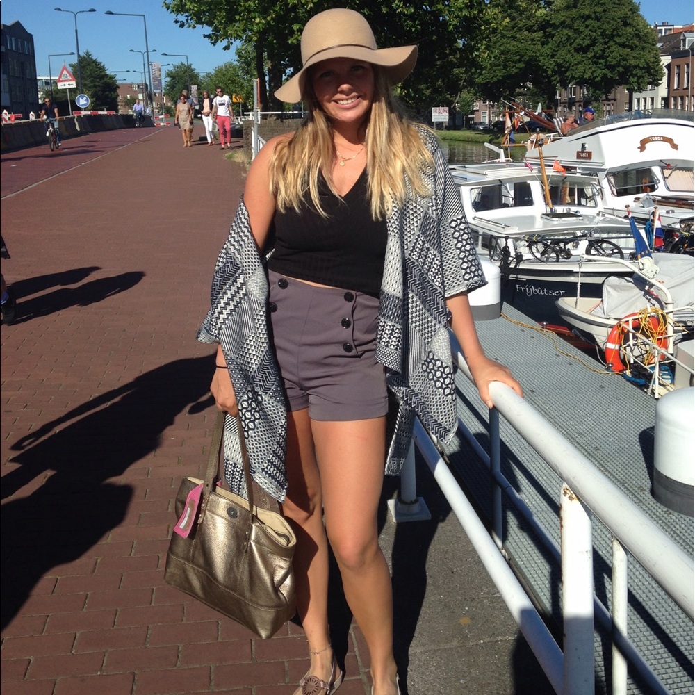 Meet your Posher, Stanzi