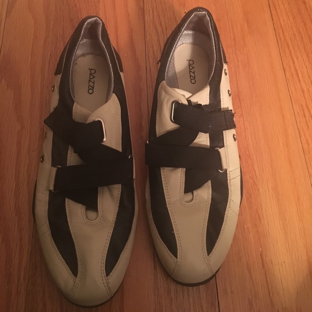 Pazzo leather Velcro sneakers!