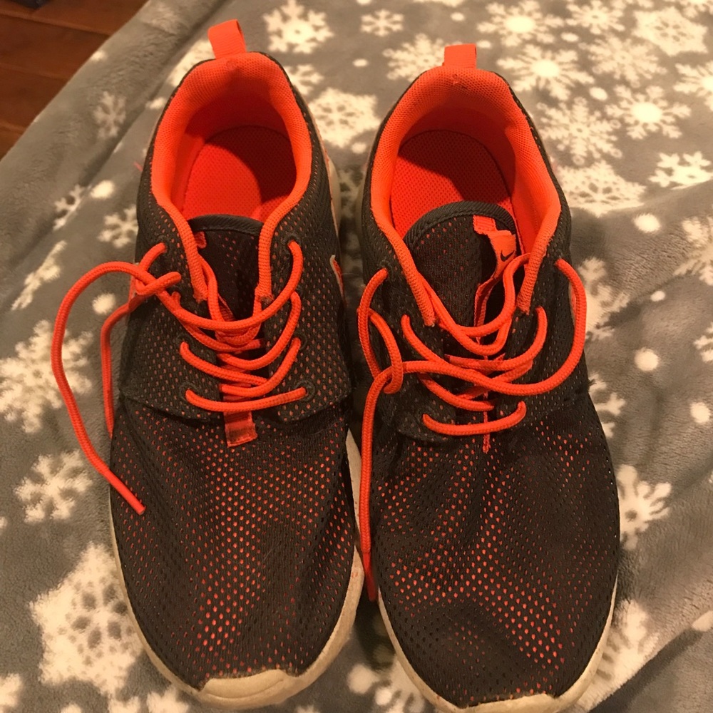 NIKE RUNNING SHOES