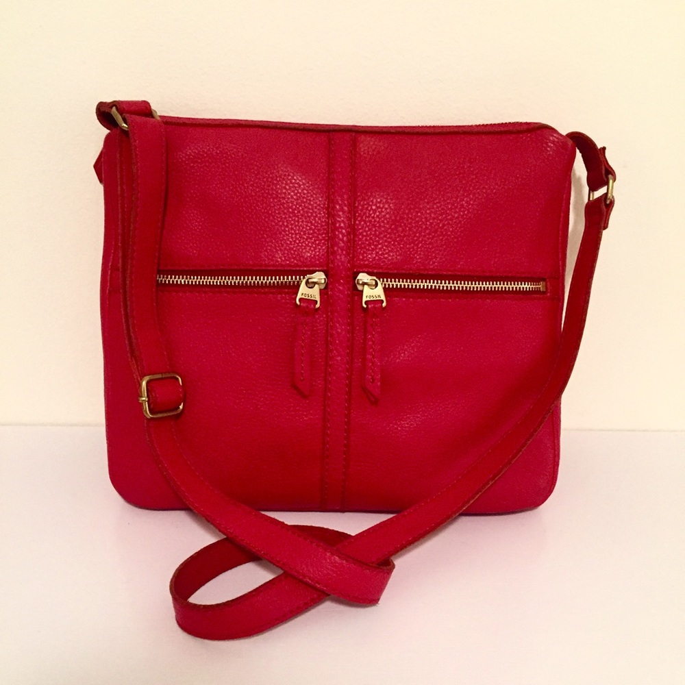 ⚡️SALE⚡️Like-New Red Fossil Crossbody Bag