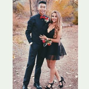 deep v little black dress🌹