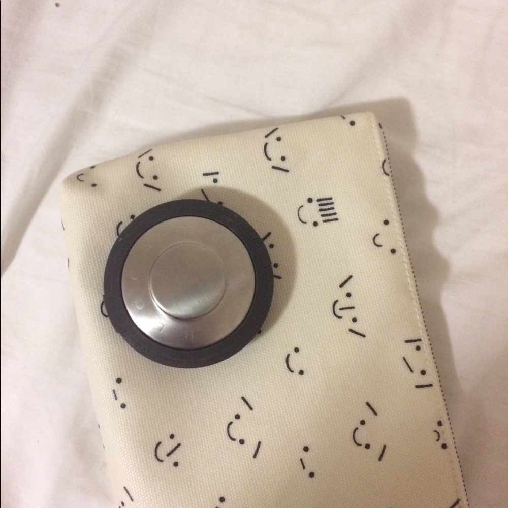 Becca Highlighter in Moonstone (full size)