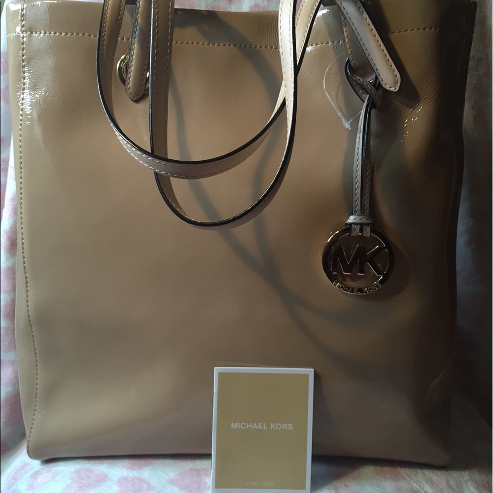 Authentic Michael kors Jet set tote - Picture 1 of 4