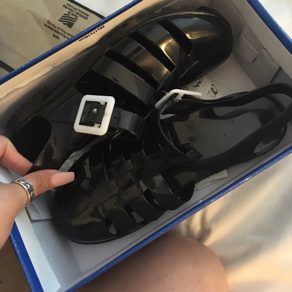 Soda sandals