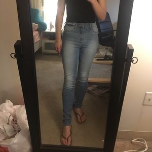 NWT! Classic A&F high rise skinny jeans.