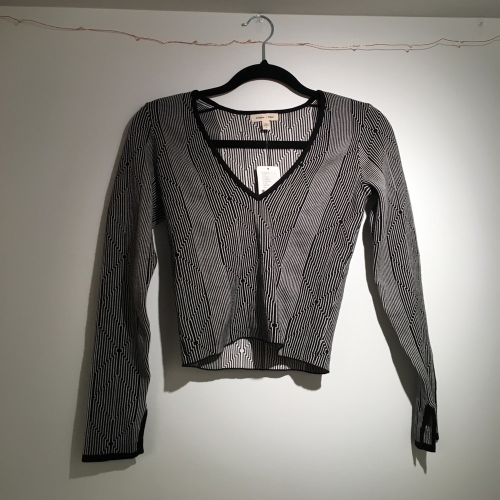 Silence and Noise Tight Long Sleeve V-neck Tee