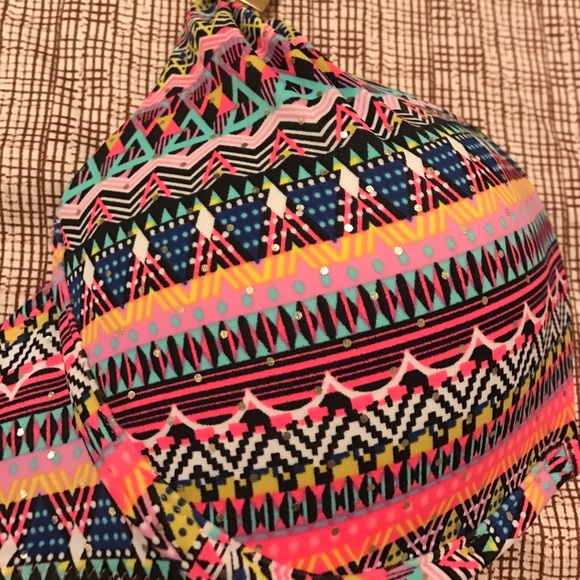 Adorable VS bikini top! - Picture 2 of 4