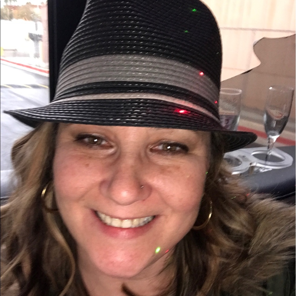 Meet your Posher, Hillary