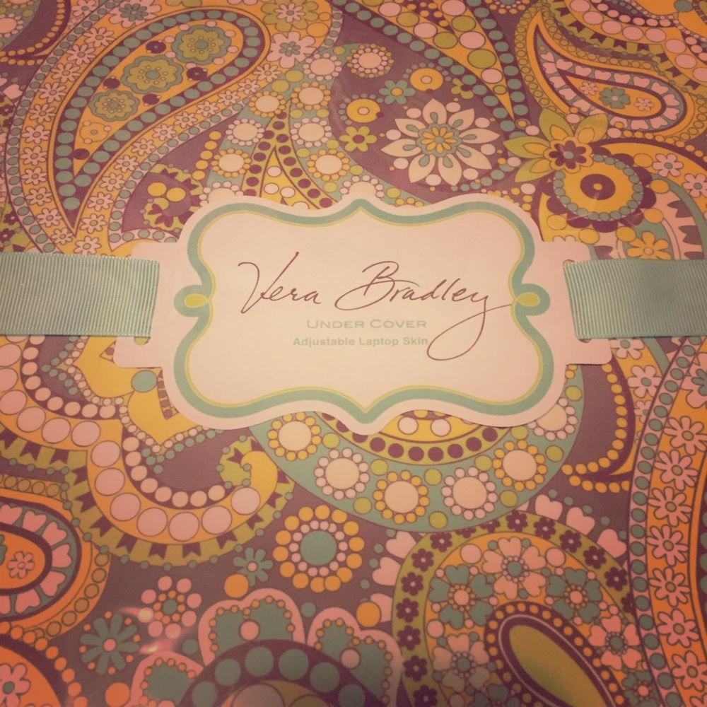 SOLD ❌NWT Vera Bradley adjustable laptop skin