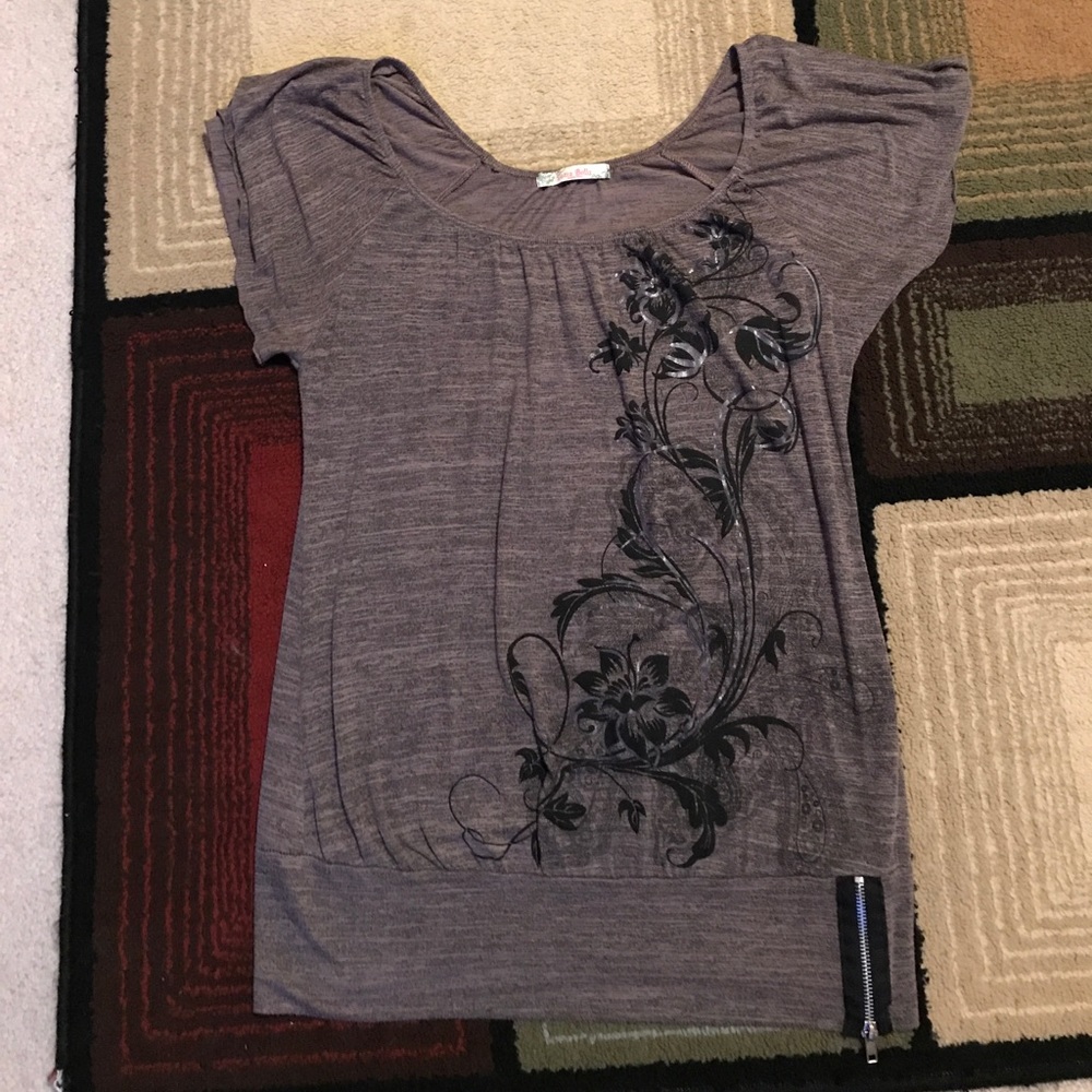 🌹💐❌SOLD ❌Beautiful graphic zip top 🌹💐