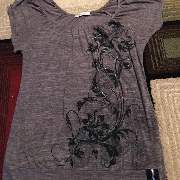πΉπβSOLD βBeautiful graphic zip top πΉπ - Picture 2 of 2