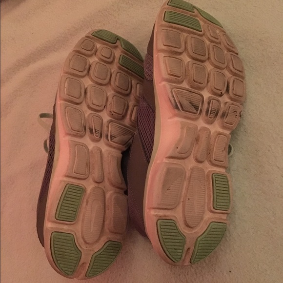 Nike athletic/running shoes - Picture 2 of 3