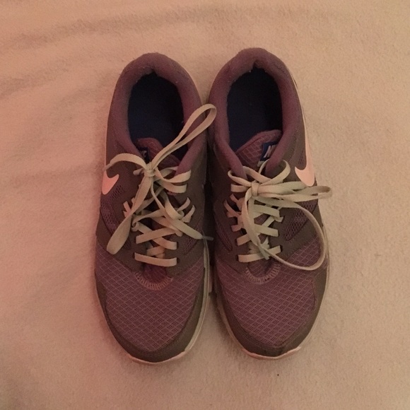 Nike athletic/running shoes - Picture 3 of 3