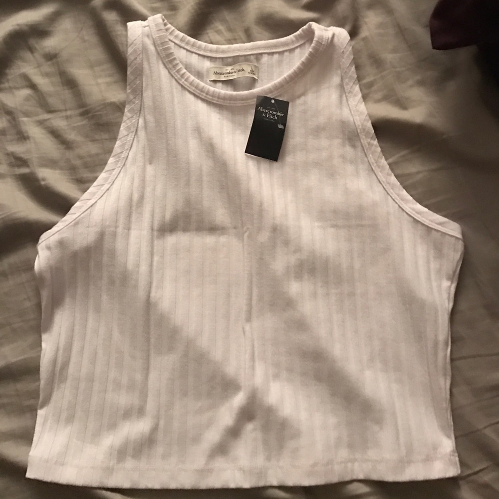 ABERCROMBIE WHITE CROP(ISH) TOP