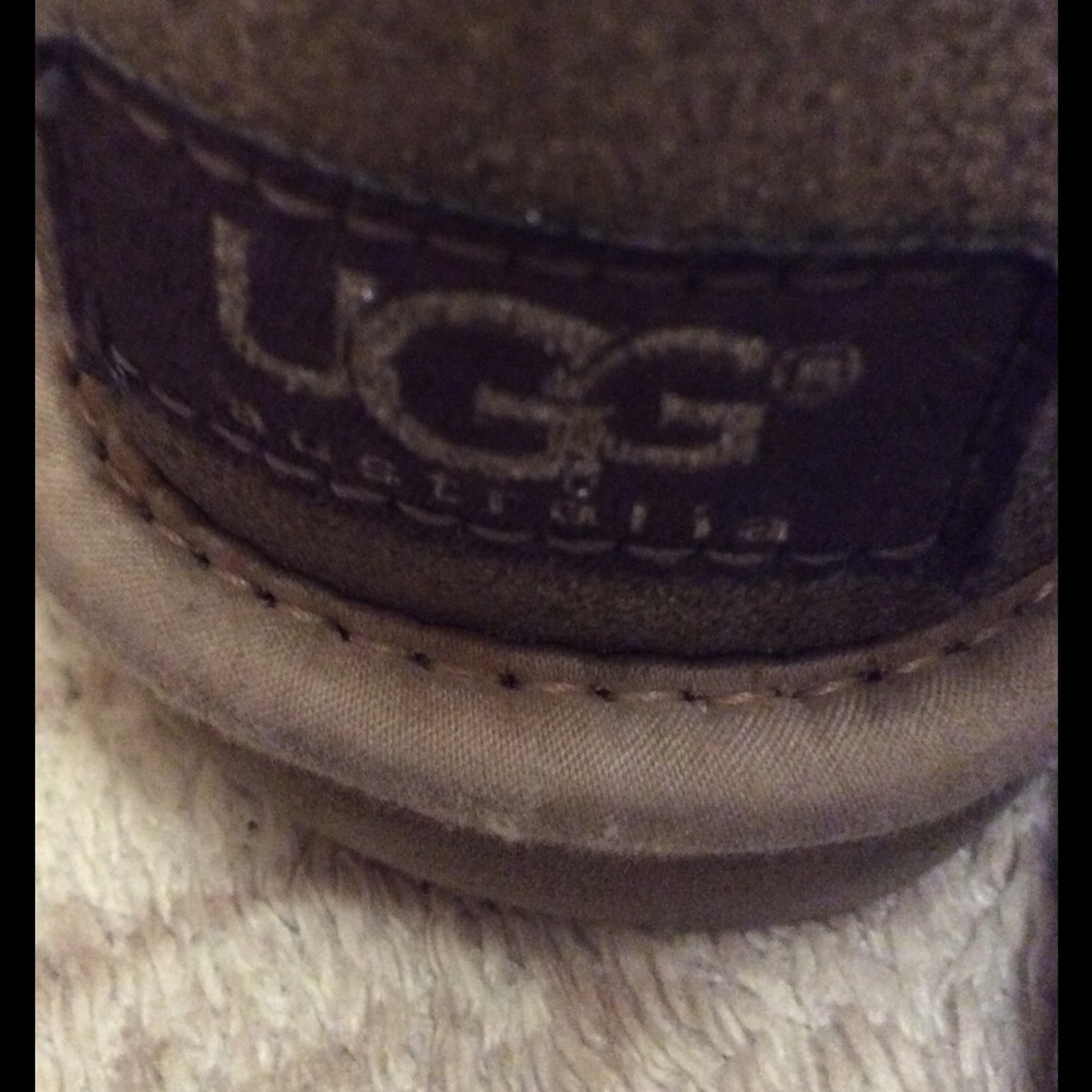 Sequenced grey uggs - Picture 4 of 6