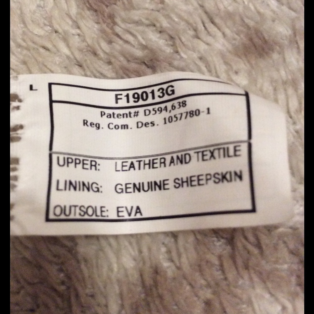 Sequenced grey uggs - Picture 6 of 6