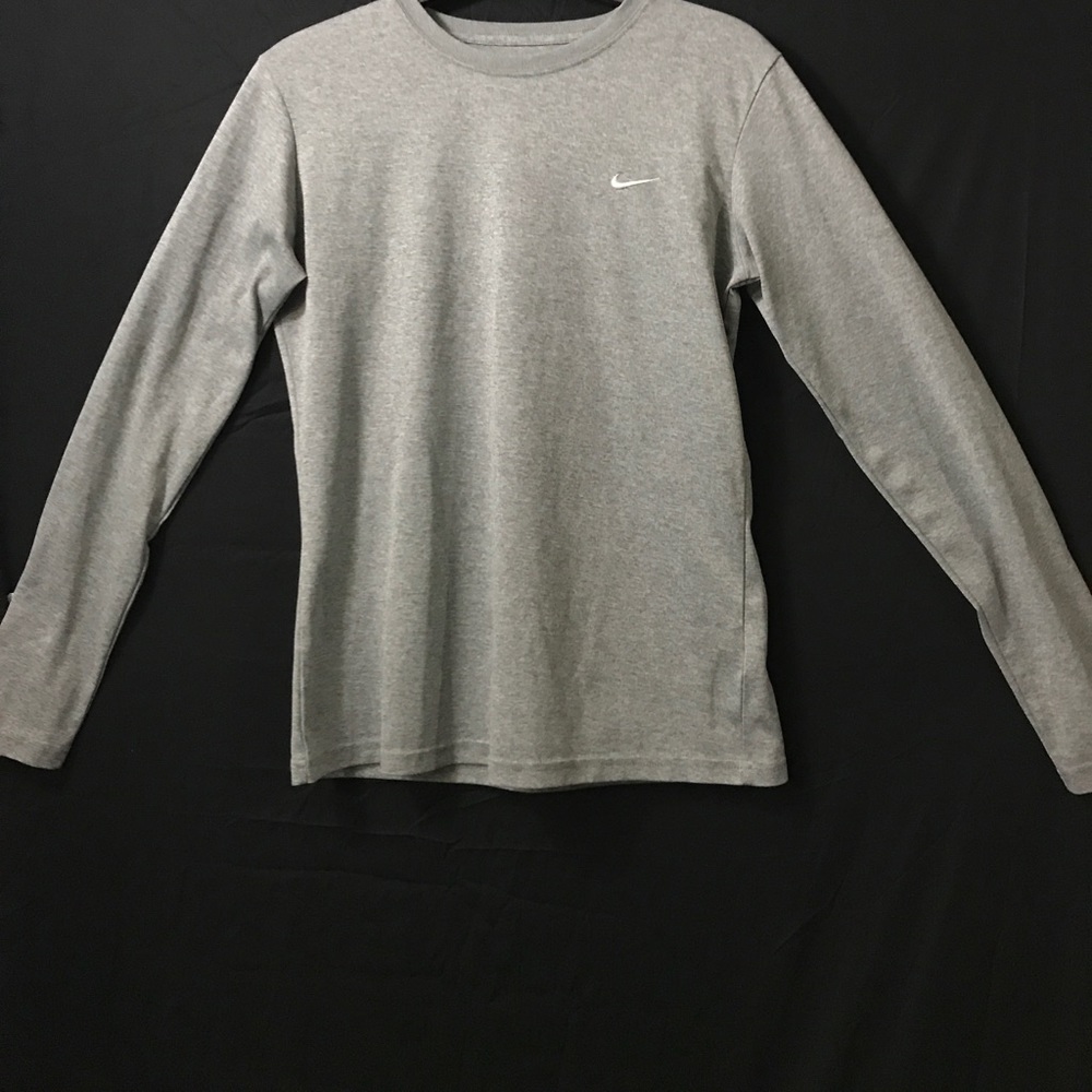 Women's Nike LongSleeve Shirt!🦁