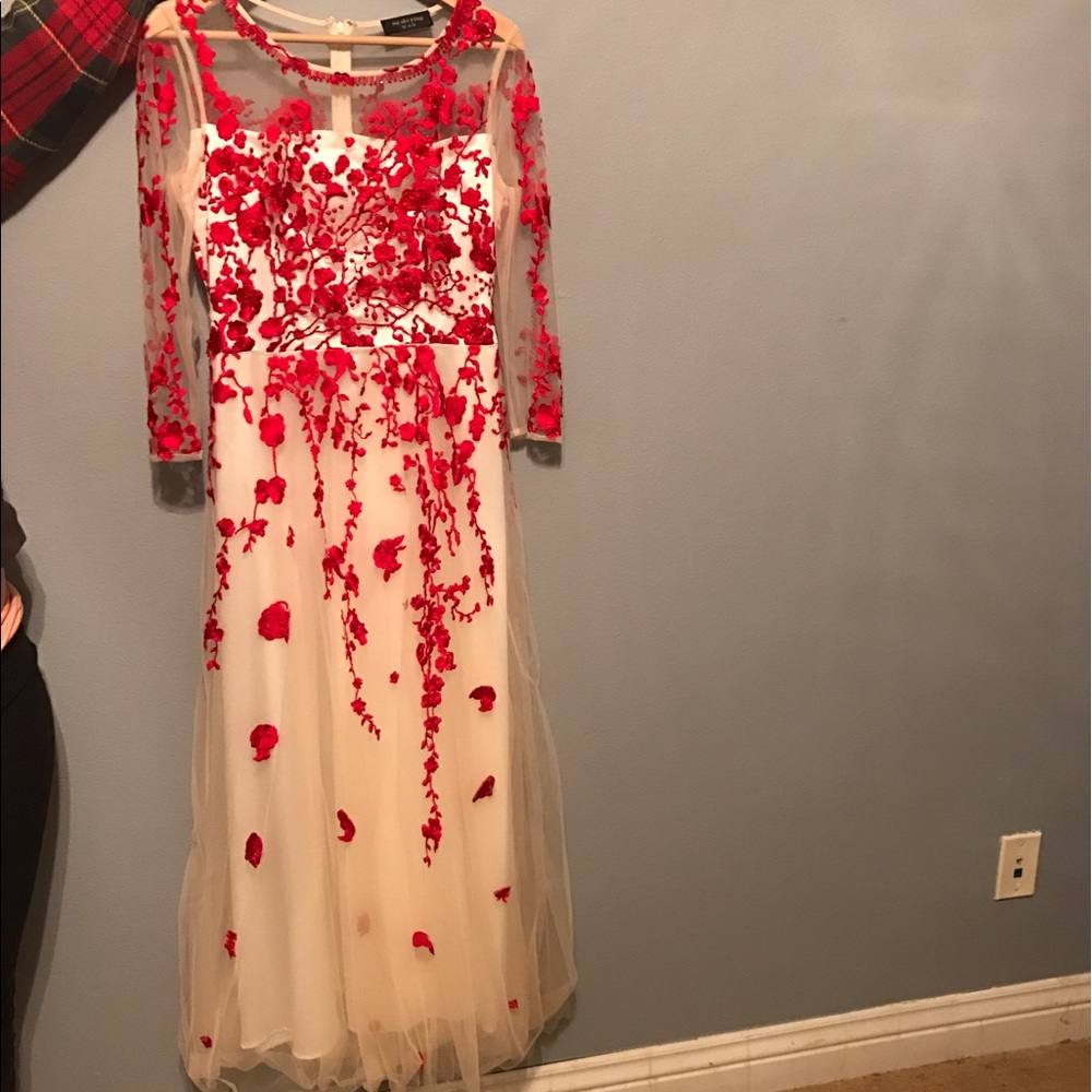 Formal dress - Picture 2 of 4