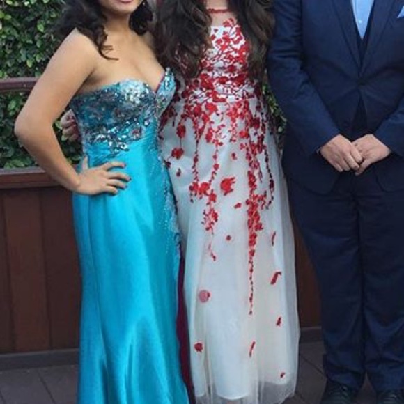 Formal dress - Picture 3 of 4