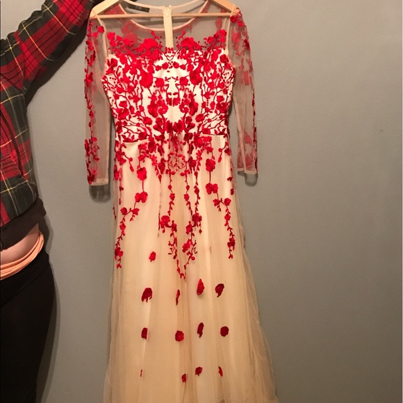 Formal dress - Picture 4 of 4