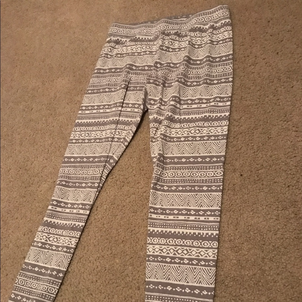 ❌sold❌Hollister patterned leggings!