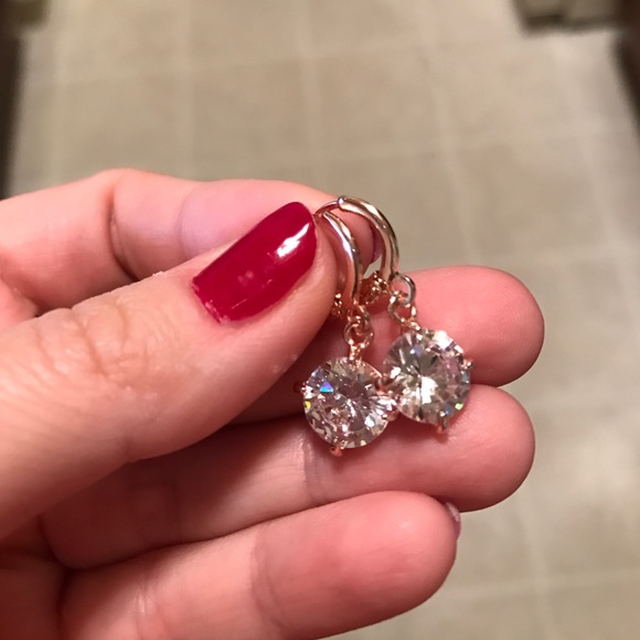 Cute earrings new - Picture 2 of 3