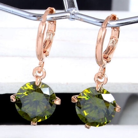 Jewelry - Cute earrings new