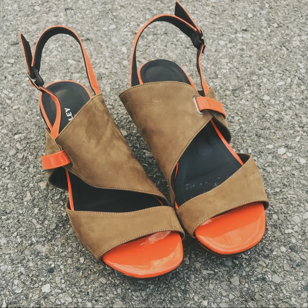 Audley Olive Suede Heel w/ Orange Detail