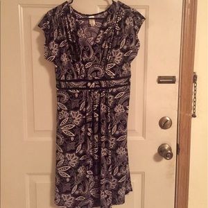 Cute black & white paisley v-neck dress
